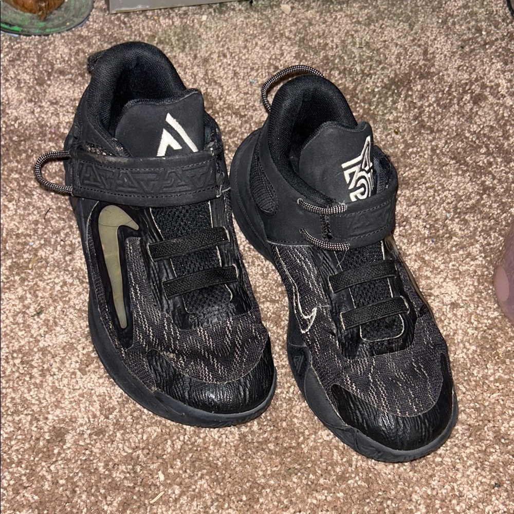 Nike Giannis 2024 Kids Black and Grey Sneakers Kids Size 2y